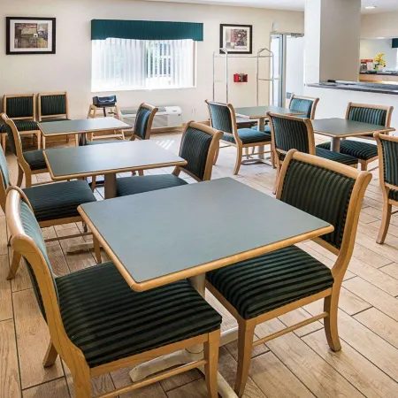 Quality Inn Near Northtown Mall & National Sports Center