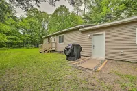 Vacation Rental in-Between Houghton and Higgins Lake - WiFi