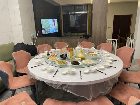 Liufu Inn Business Opportunity Sharing (Honglin Road) Отели рядом с достопримечательностью «Shanghai Jiguang Polytechnic College»