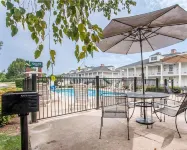 Quality Inn Gallatin-Nashville Metro - Pools