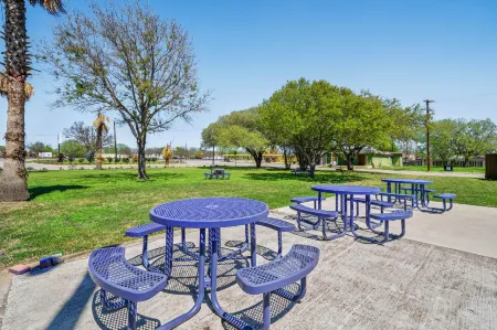 OYO Hotel Luling TX Downtown I-10/US-90 Отели в г. Лулинг