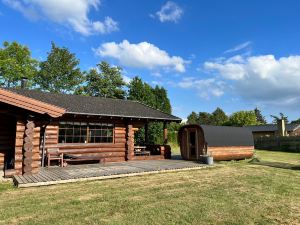 Fjordhygge - Luxurious Log House Near Water, Fjord and Forest