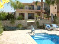Three Bedroom Villa with Private Pool and Landscaped Garden Close to the Beach - Swimmingpools