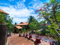 Hòn Rơm Central Beach Resort Các khách sạn gần Hòn Rơm