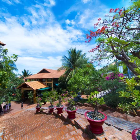 Hon Rom Central Beach Resort Отели рядом с достопримечательностью «Красные песчаные дюны»