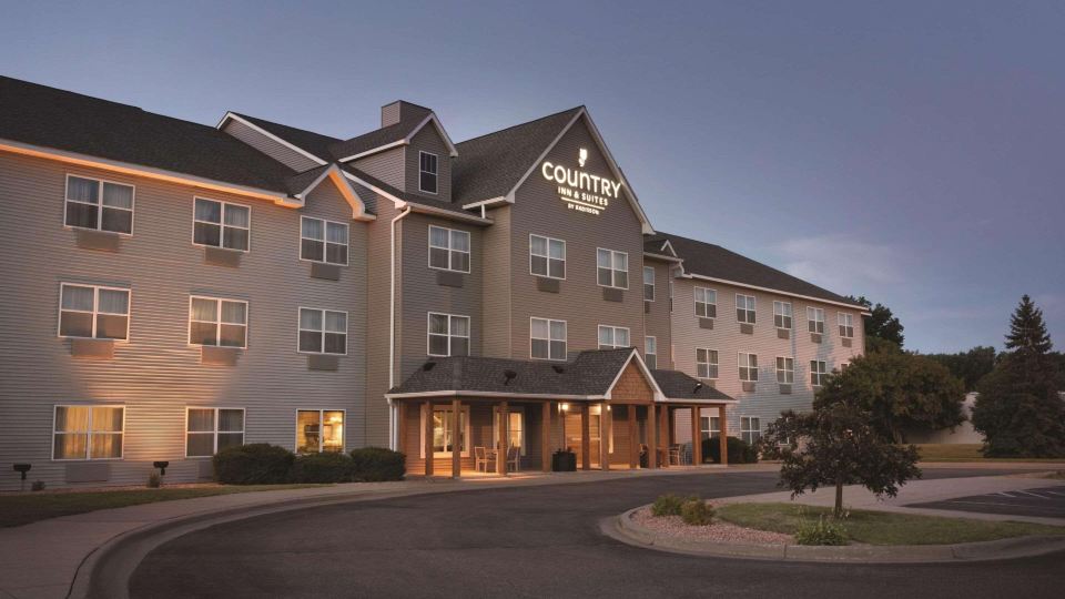 Country Inn & Suites by Radisson, Brooklyn Center, MN