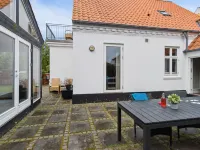 "Cordelia" - 1km from the Sea