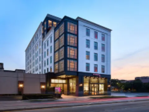 Moxy Charleston Downtown Hotels near Charleston City Market