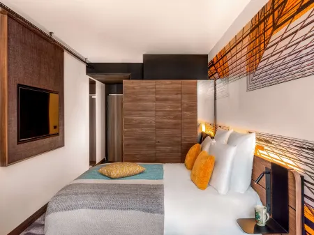 Novotel Paris Val de Fontenay Отели рядом с достопримечательностью «Port de Nogent»