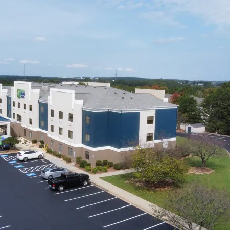 Holiday Inn Express & Suites GREENVILLE AIRPORT by IHG