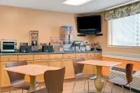 Super 8 by Wyndham Stamford/New York City Area Hotels in Stamford
