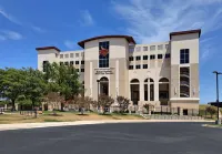 Howard Johnson by Wyndham San Marcos فنادق في Martindale