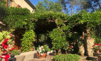 4 Bedroom Italian Holiday Home with Pool