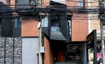 1. 노름 호텔 라차..
