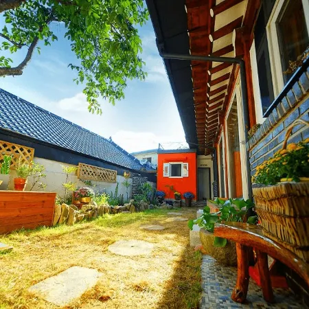 Jeonju Hanok Geugot Stay Отели рядом с достопримечательностью «Традиционный дом Хакиндан»