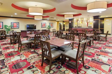 Holiday Inn Express & Suites Rome Отели в г. Флойд