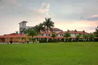 Hotel Crescent Resorts and Club Hôtels à : Sehore