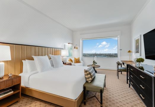 인터컨티넨탈 마이애미 수영장 전경