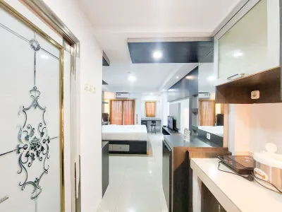 Homey and Warm Studio Apartment at Mansyur Residence Hotel a Medan Baru