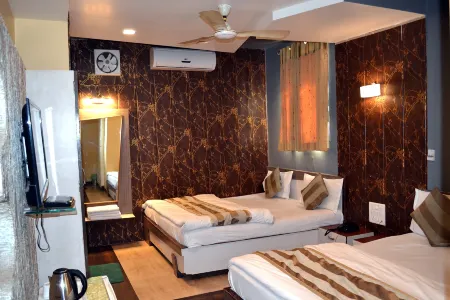 Hotel Swagat Отели рядом с достопримечательностью «Пандав Бгаван Комплекс»