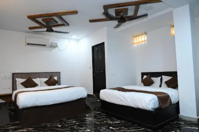 Hotel Palace Lodge Hotel dekat Ullal Beach