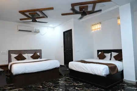 Hotel Palace Lodge Отели рядом с достопримечательностью «Ройал Гарден бич резорт»