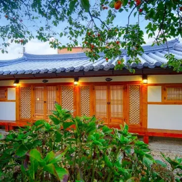 Jeonju Hanok Midam Отели рядом с достопримечательностью «Jeondong Catholic Church»