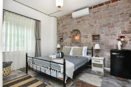 Lunaria Guest House Hotel di 