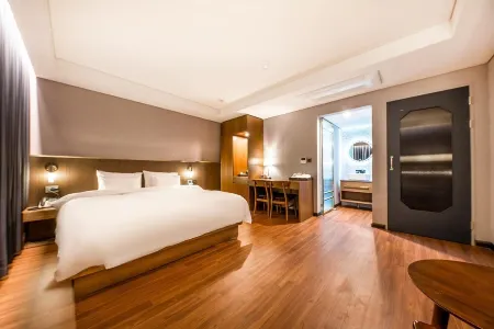 Hotel the Hill Отели рядом с достопримечательностью «Pungam Reservoir»