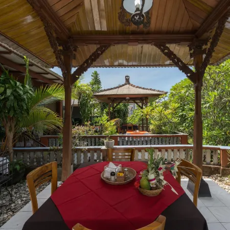Swastika Bungalows Отели рядом с достопримечательностью «Пляж Сегара»