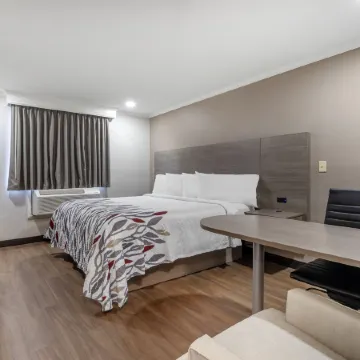 Red Roof Inn Suffolk