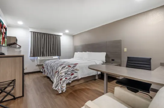 Red Roof Inn Suffolk