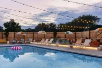 Wayfinder Newport - Pool