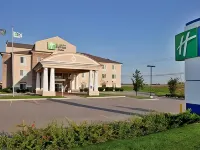 Holiday Inn Express & Suites Wichita Airport by IHG