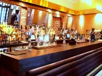 The Duke of Edinburgh Hotel & Bar - ที่มีบาร์