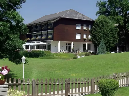 Inselhotel Faakersee Hotels in Finkenstein am Faaker See