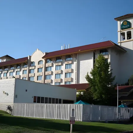 La Quinta Inn & Suites by Wyndham Seattle Sea-Tac Airport