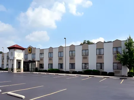 Super 8 by Wyndham Gettysburg Отели в г. Боннеовилл