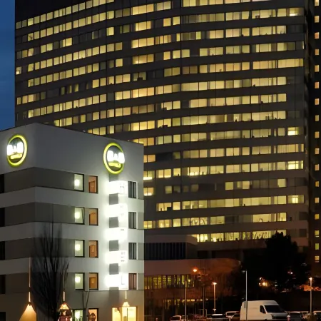 B&B HOTEL Frankfurt-West Отели рядом с достопримечательностью «Арена «Фрапорт»»