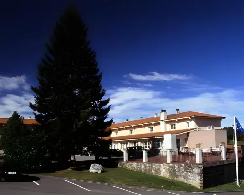 Hotel Villa de Nava Hotele w: Nava