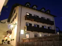 Gasthof Albergo Kreuzwirt Hotels in Renon