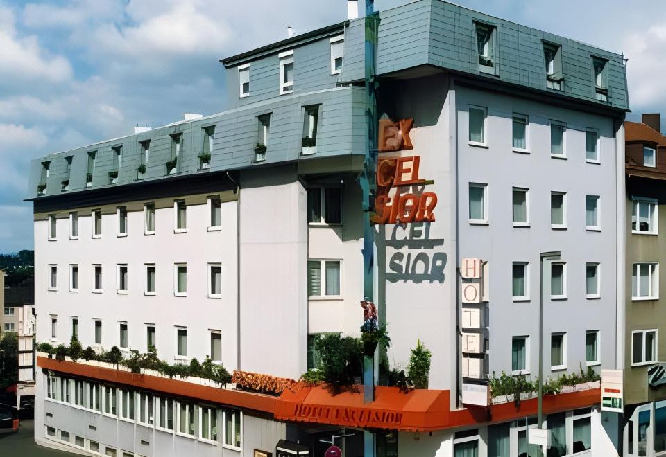 3. 호텔 엑셀시오르..