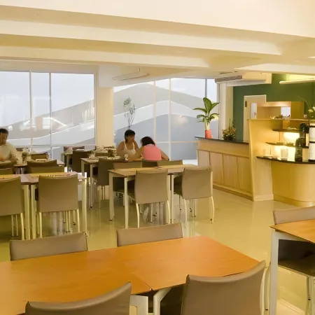 Urbana Class Hotel