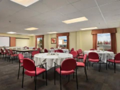 Super 8 by Wyndham Barrie South Hotels in Barrie