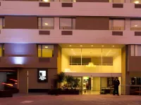 Casa Andina Select Miraflores Отели рядом с достопримечательностью «Centro Comercial Polvos Rosados Chorrillos»