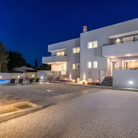 Villa D Pula 3-Bedrooms Luxury Accomodation