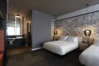 Hôtel Escad Quartier DIX30 - 3 étoiles