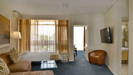 The Parktonian All - Suite Hotel