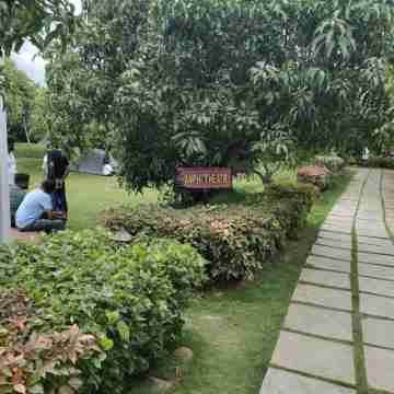 Q Mango Resort Hotel Exterior