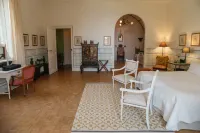 Room d'hôte in an exceptional villa
